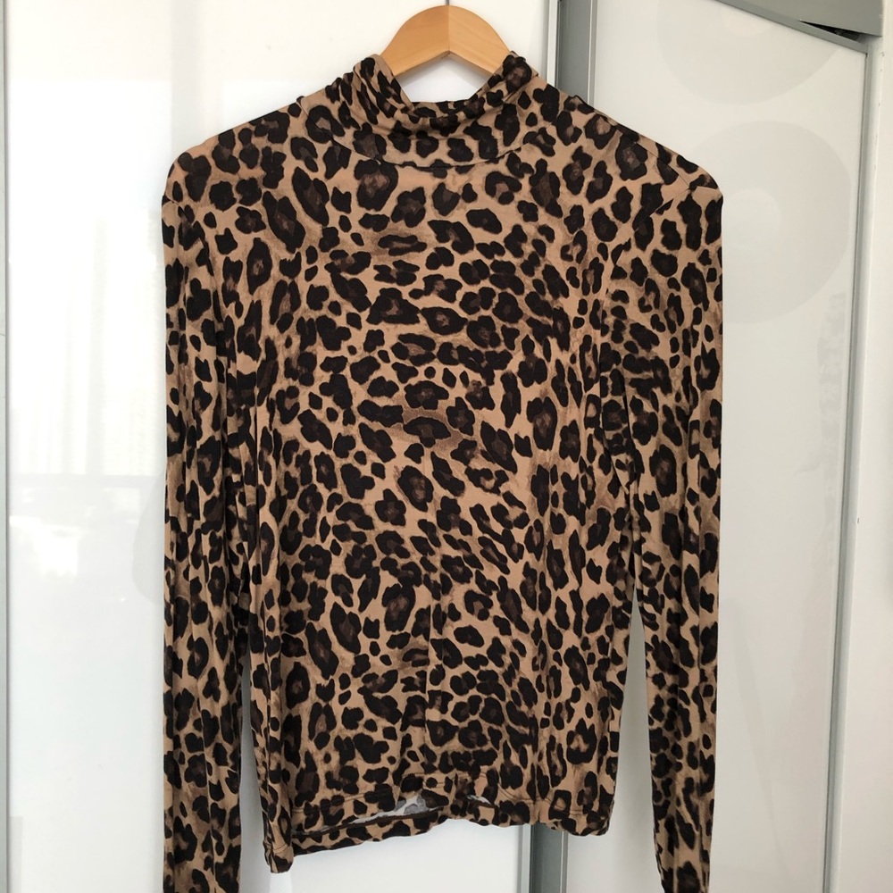 HM CHEETAH PRINT TURTLENECK